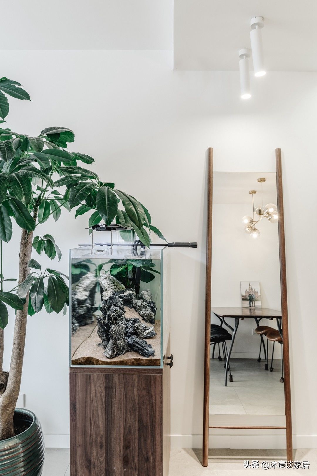 卧室|她家看着平淡,但简洁清爽,用窗帘隔出一间卧室,温馨且幸福