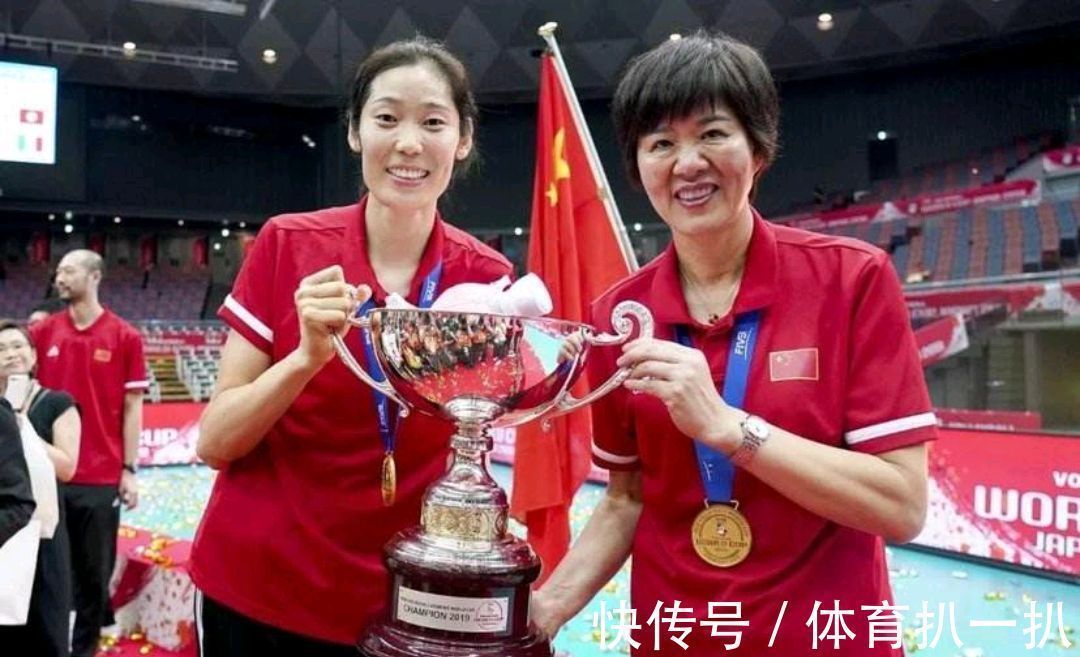 中国女排国家队|人民日报力挺女排!低谷时期的姑娘迎来好消息,谁敢再诋毁英雄?