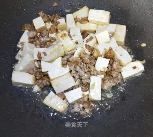 麻婆豆腐：做法简单，麻辣十足，用来拌饭好吃到流泪