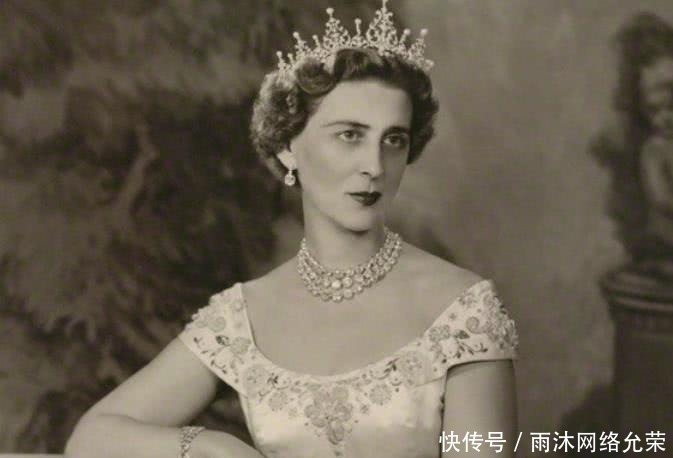 女王|她是希腊末代公主，英王室最后的公主儿媳，8岁的女王担任花童
