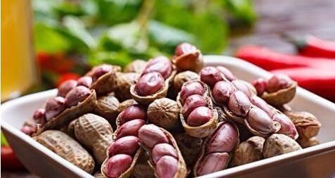 生吃花生还是熟吃花生差别原来那么大，吃对了，便是“长寿果”