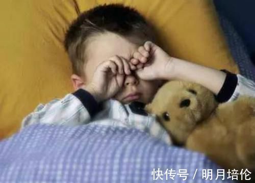 奶奶|奶奶带娃身高猛涨，妈妈带娃却停止发育，医生：都是午睡惹的祸