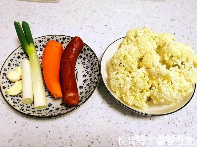 晚餐|晚餐菜花这样做，色泽金黄不发黑，营养均衡，上桌就被孩子抢光了