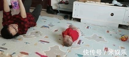 墨仔|宝宝学翻身,是静待花开,还是提前练习这3点告诉你差别何在!