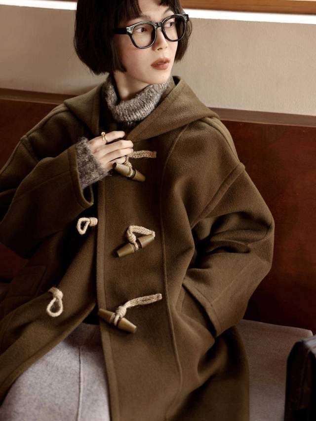 毛衣 中长款大衣的搭配指南,秋冬这样穿百搭又好看,照着穿都不会错