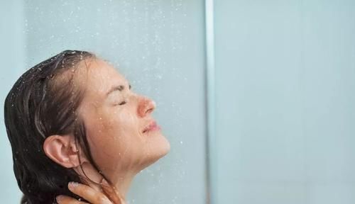 沐浴露|洗澡第一件事不是脱衣服,而是这样做,做对救命,做错或丧命