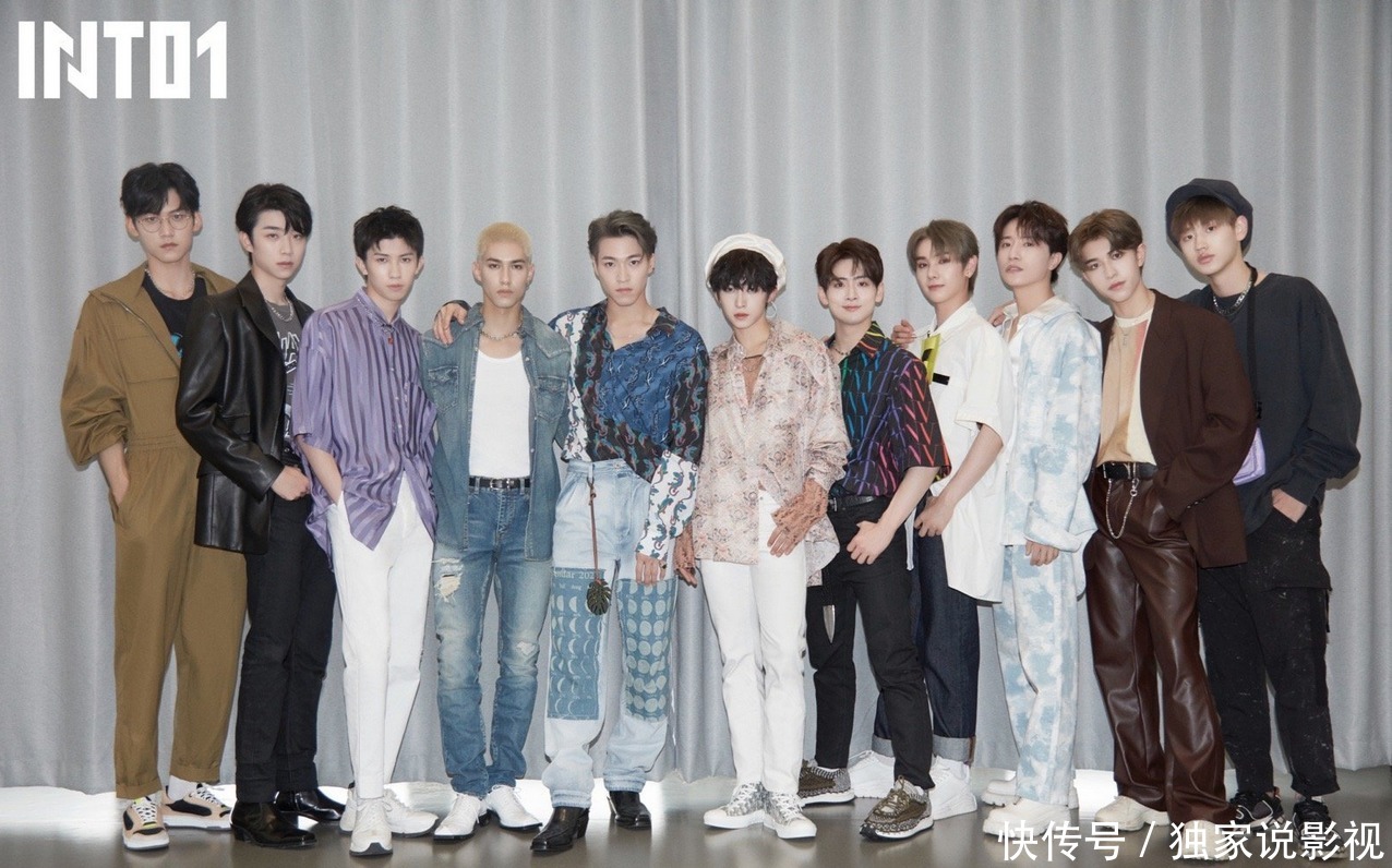 杨幂力挺周柯宇,起底INTO1成员的原公司,谁的背景更硬?