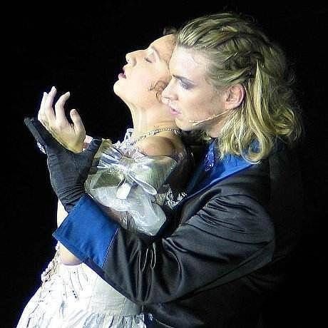  宝冢|宝冢歌剧院，全日本男人的情敌，居然是比男子更英俊的女演员？