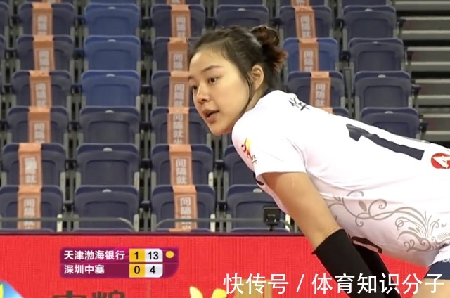 天津女排|天津女排7连胜升至榜首,袁心玥10扣6拦砍16分,李盈莹12分
