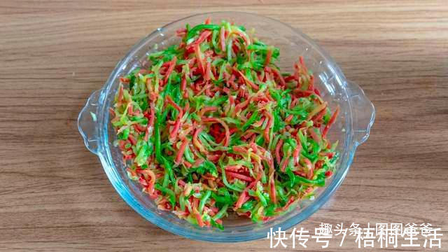 搅拌均匀|早餐别吃包子馒头了,1块钱饺子皮,5种巧用,美味解馋,孩子最爱