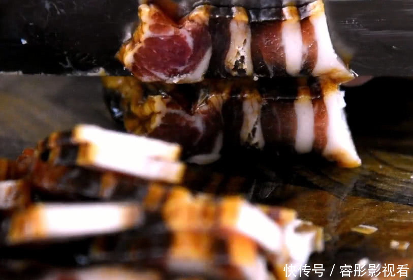 豆腐新吃法，豆腐的鲜嫩搭配着腊肉独有的香味，端上桌就吃完了