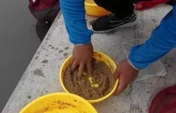 钓黑坑必看：细讲原塘颗粒和原塘颗粒粉各自使用情况！