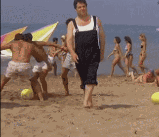 |搞笑GIF:本来想展示一下自己的身材 没想到一下子卡进去了