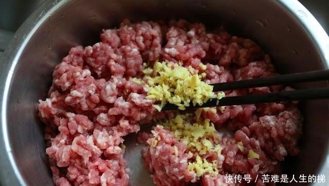 调饺子馅时,“此2样”不能乱放!面点师:如此做饺子又鲜又好吃