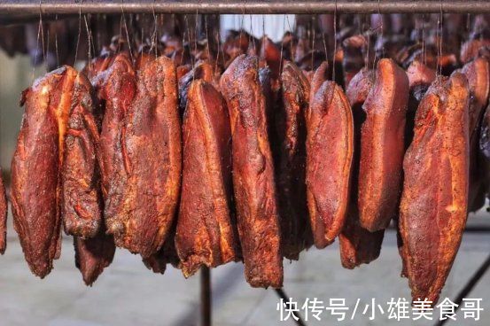 腌腊肉时，10斤猪肉放多少盐？牢记5大技巧，腊肉金黄，不霉不臭