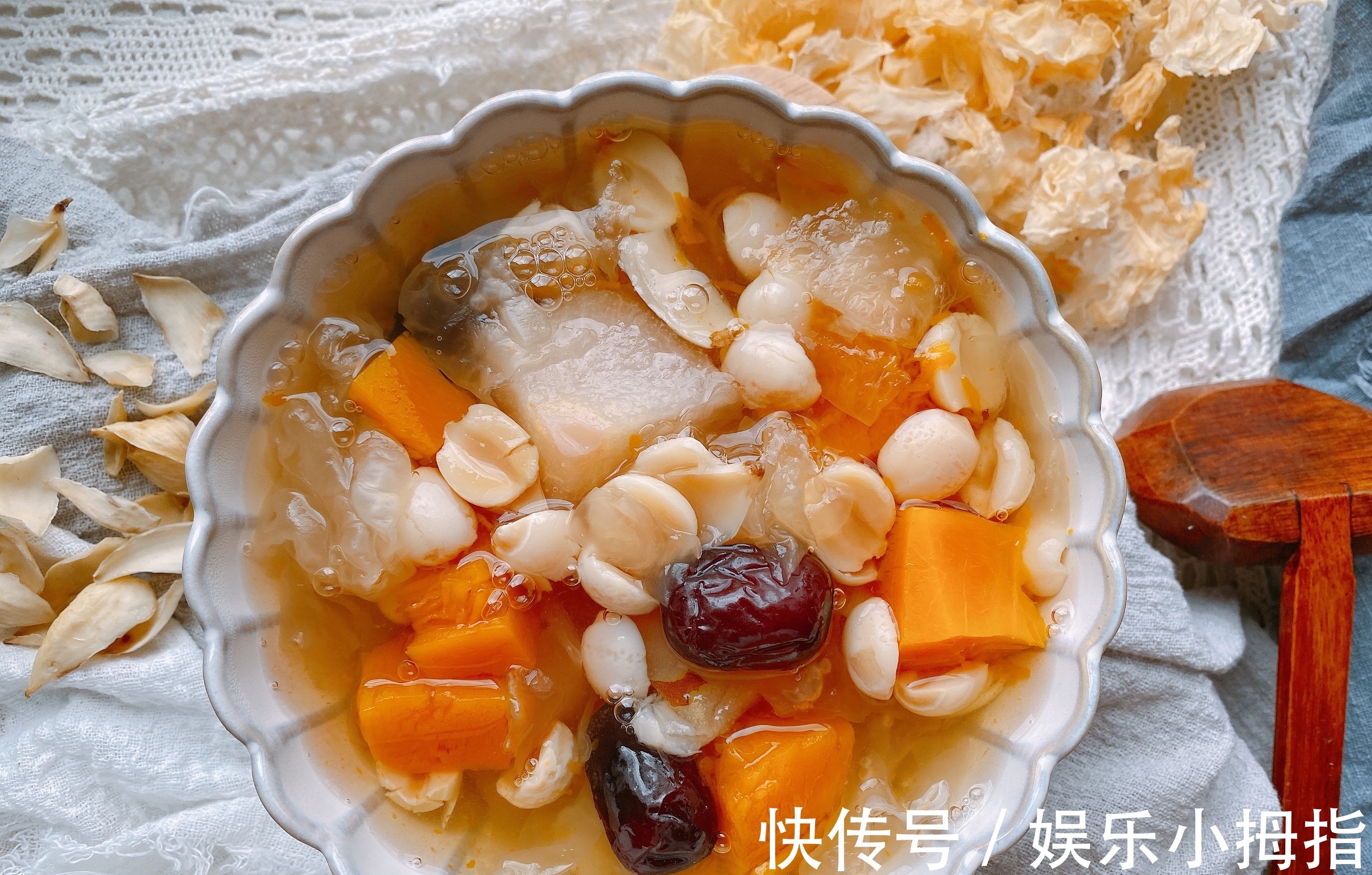 莲子芯|入秋后天气干燥,试试“4白1黄”的甜汤,止咳润肺,跟秋燥说拜拜