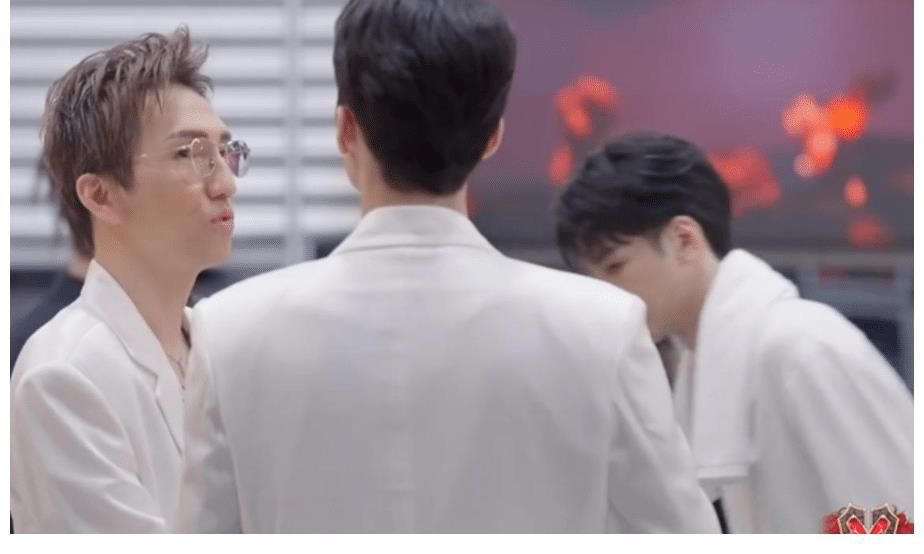 陳輝|小白舞臺(tái)表現(xiàn)極具爆發(fā)力，既聰明大氣又爽朗，圈粉！