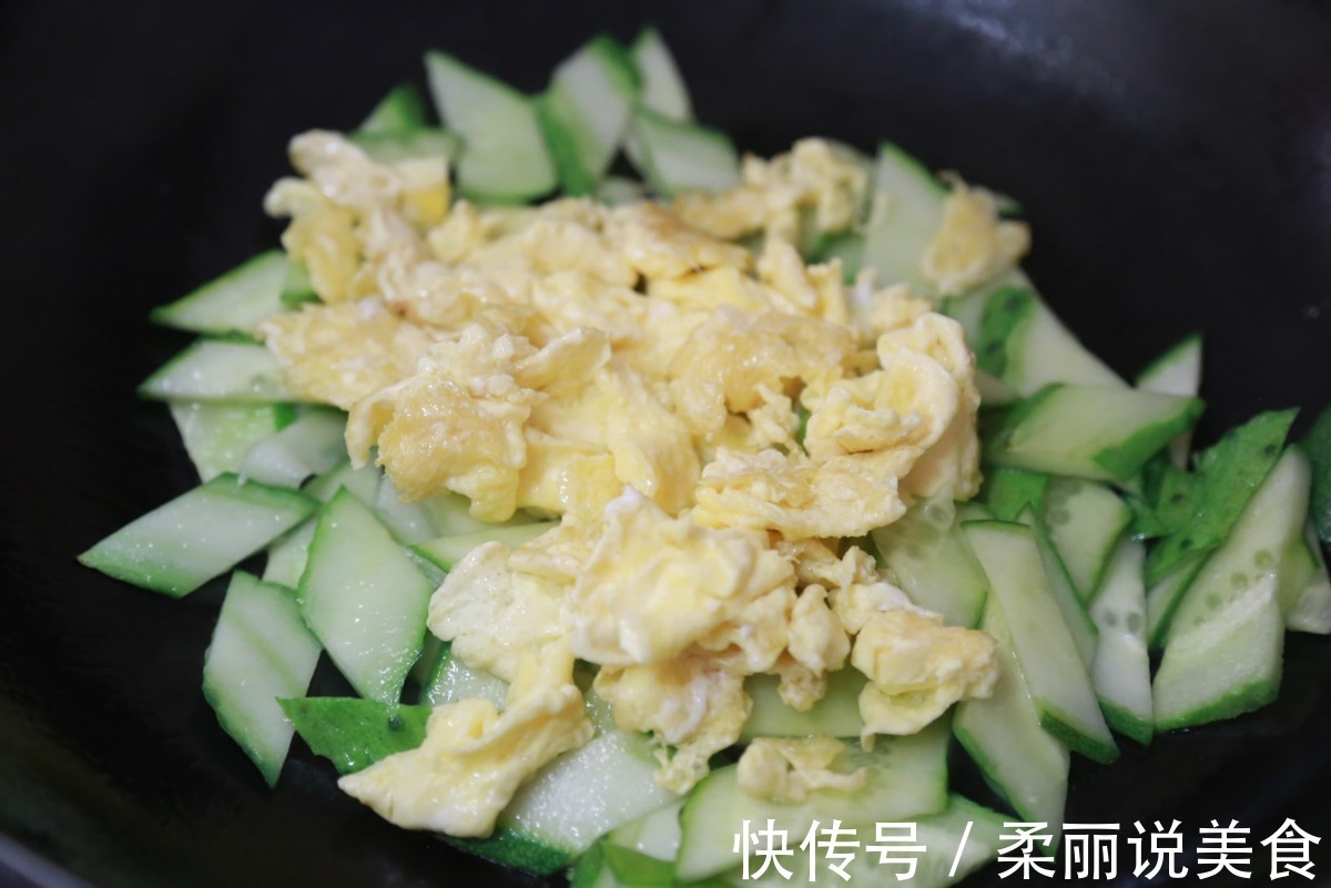 清爽解腻的黄瓜炒鸡蛋,做法简单,10分钟就搞定,开胃又下饭