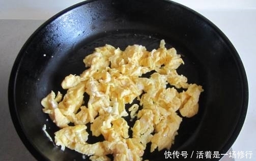 妈妈|妈妈说用它炒鸡蛋,不仅好吃,营养还翻倍,我吃了一盘还想吃!