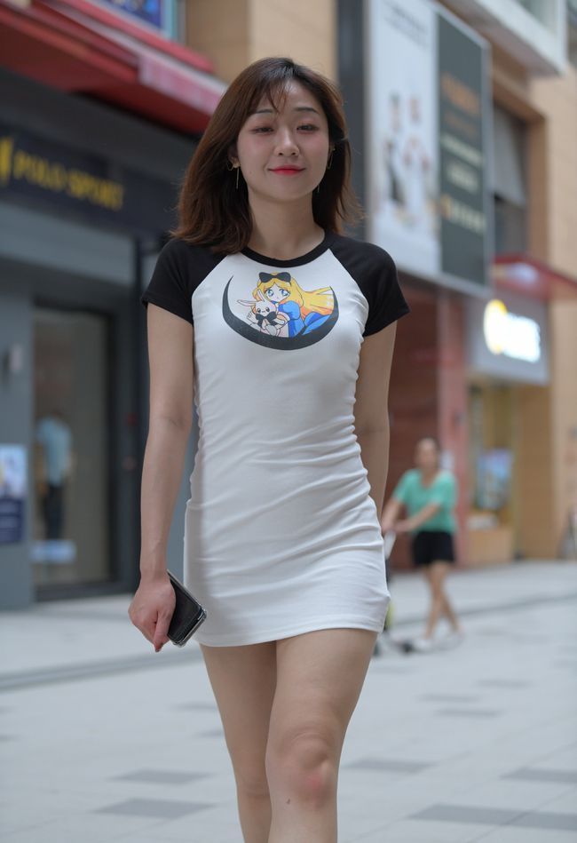 连衣裙|微胖女生的夏日穿搭,选清新连衣裙,即使“不藏肉”也照样抢眼!