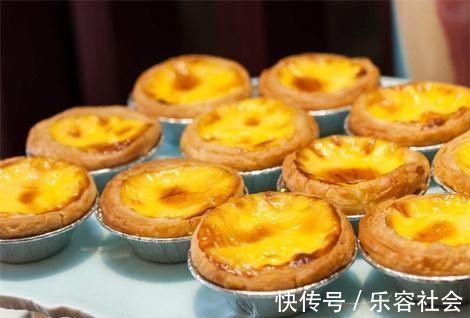 自己做的蛋挞,没有任何的添加剂,绿色健康,味道还非常不错哦