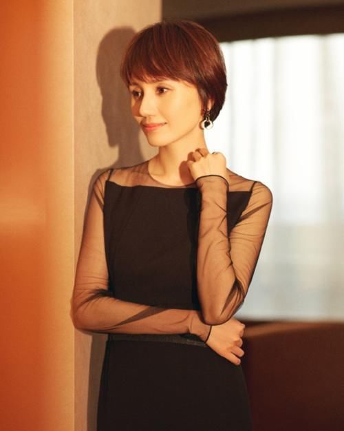 袁泉 30-40岁的女人放弃黑长直吧,今年流行这4款发型,减龄又有气质