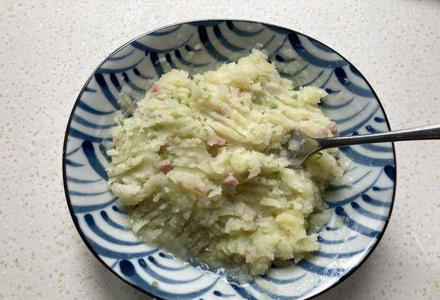 每周|自从学会了土豆的新吃法,每周十斤不够吃,做法简单,内软外脆