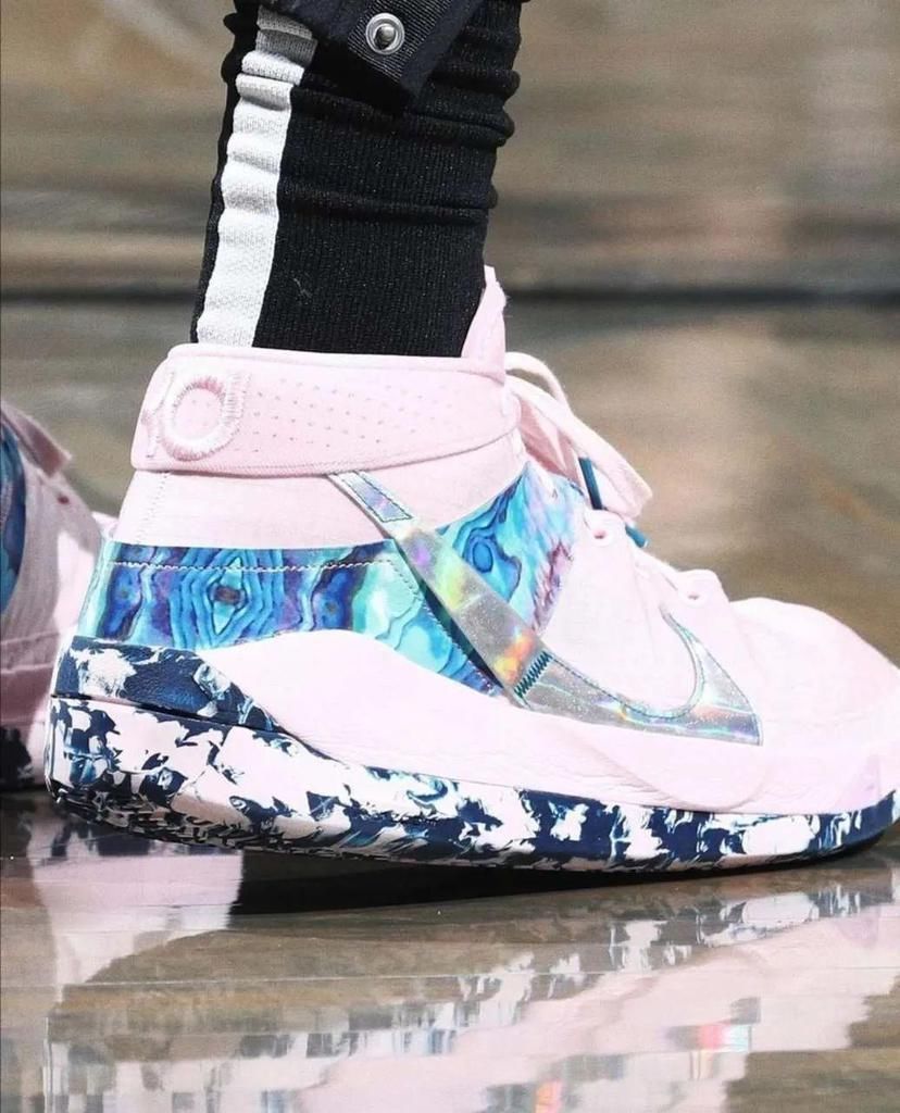 adizero 太骚了吧!这五双猛男色球鞋,你绝对喜欢…