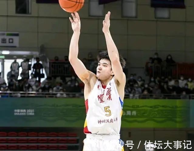 郭艾伦|郭艾伦承认有伤,谁是辽篮第三后卫?杨鸣二选一,99年小将上位