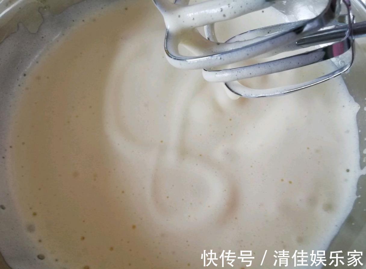简单3步教你做老式鸡蛋糕,蛋清蛋黄不用分离,做法超简单