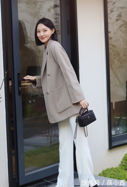 气质|再冷也不能乱穿衣,气质女性给自己买这4件外套吧,时髦有气质!