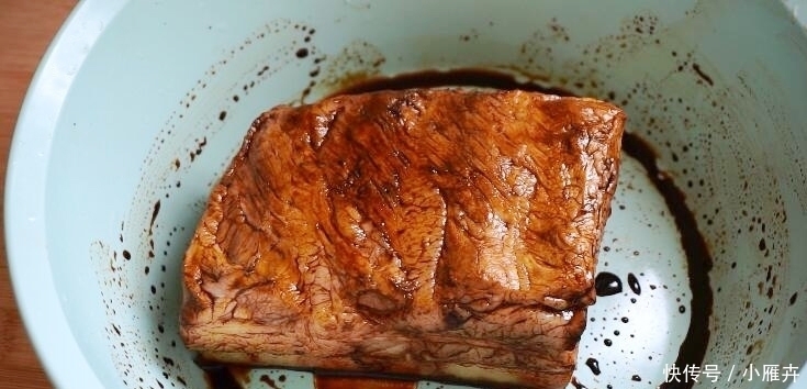 扣肉别用油炸了,教你这个新做法,我家一周吃5次,大厨都夸我
