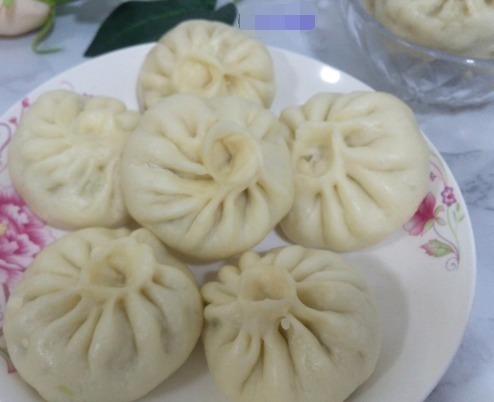 这个包子没有肉却特别鲜，只用俩食材，一个负责香，一个负责鲜！