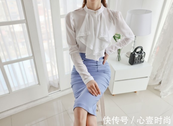 阿拉贡|女神孙允珠的时尚搭配:阿拉贡古堡宫廷靛青雅致衣裙