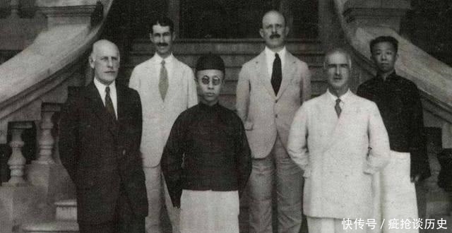 觉悟|溥仪下班坐公交车,突然有人下跪喊皇上!溥仪回了13字,觉悟很高