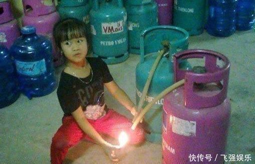 整栋楼|熊孩子把炮仗丢进马桶里,结果下水道“炸了”,事后挨家挨户道歉