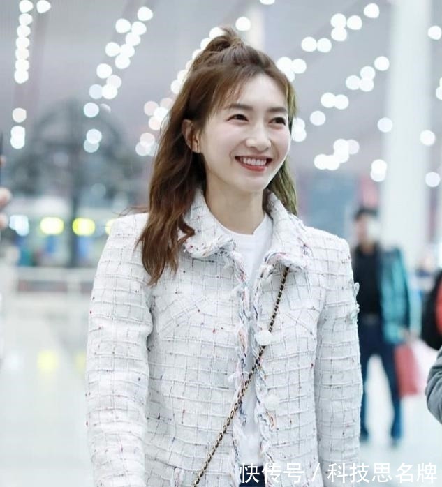 头发 脸圆的女生要学会拒绝留中分,难看显脸大,这5种发型才适合你