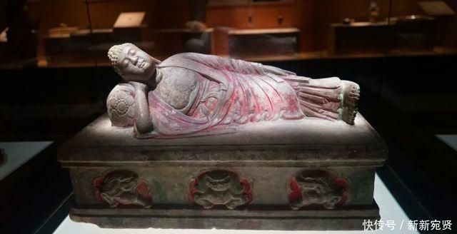 契丹贵族墓画了幅汉人美女图,还题诗说“征辽”