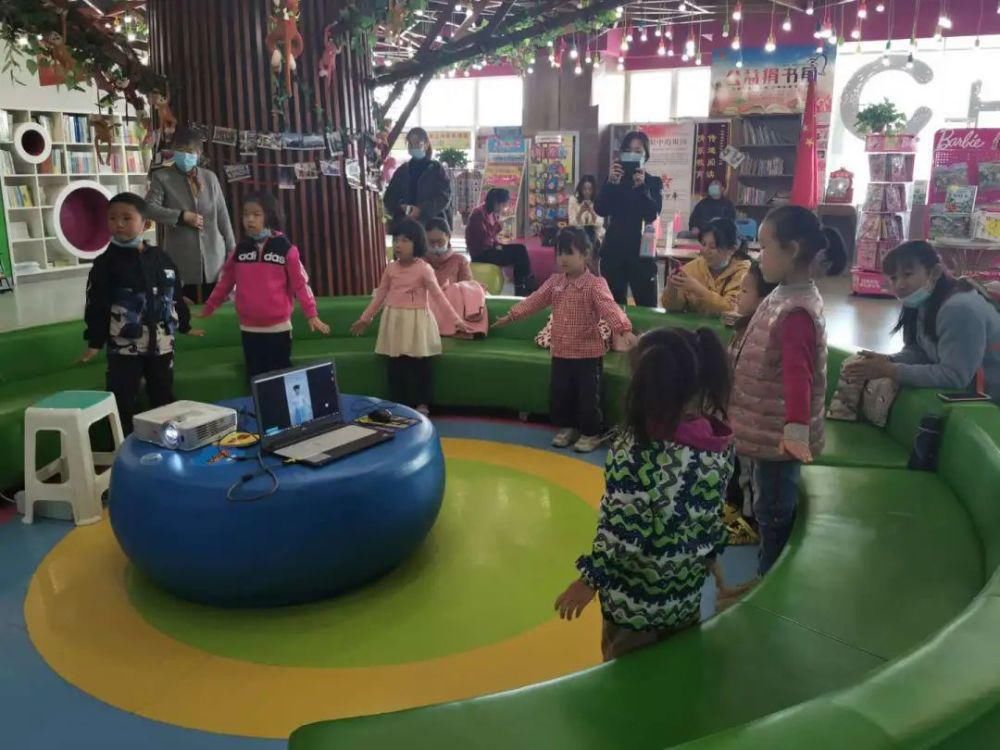 担当|与书同行,践行文化担当