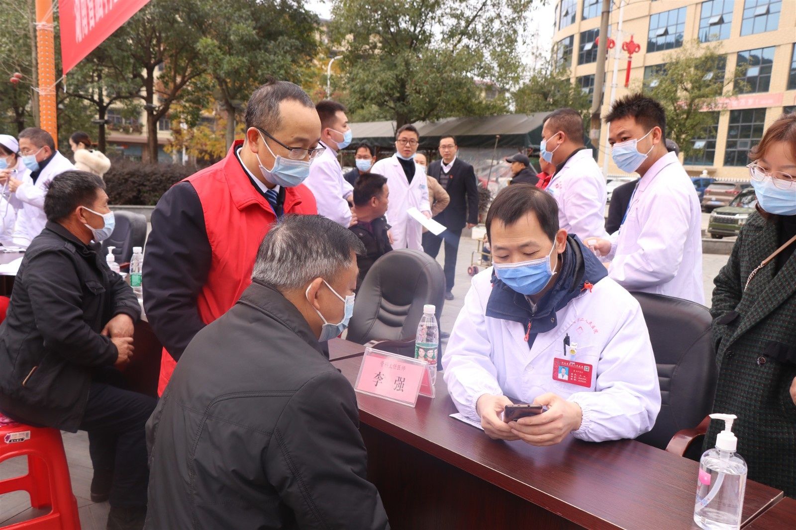 传真情|会同县人民医院:开展“对口支援传真情 义诊服务暖人心”大型义诊活动