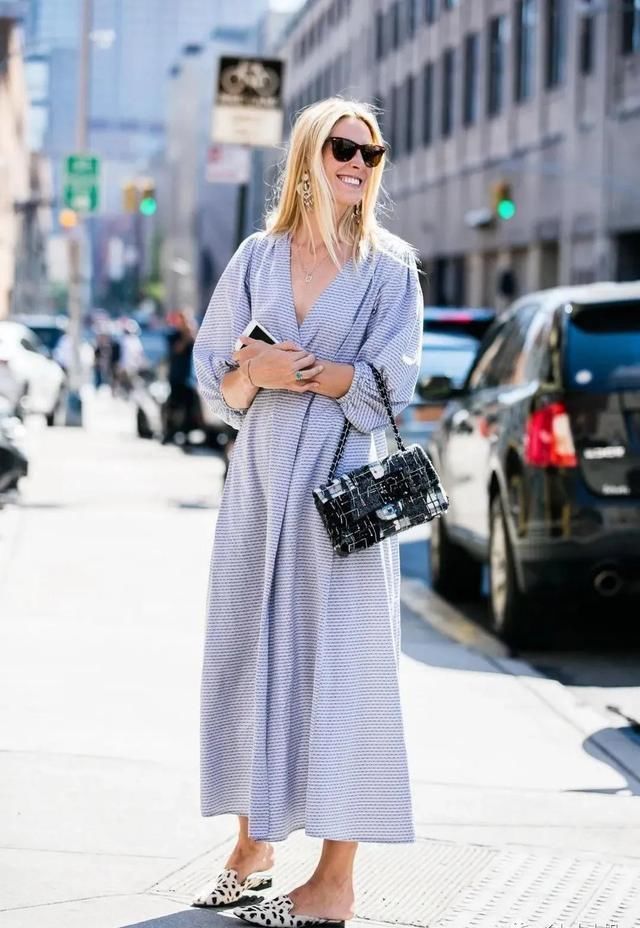 连衣裙|忘掉高跟鞋,“连衣裙+平底鞋”才是夏季王炸组合