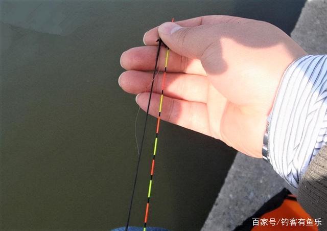 天冷钓鱼掌握这些技巧,新手也能连竿;冬季这样用漂,上鱼率高