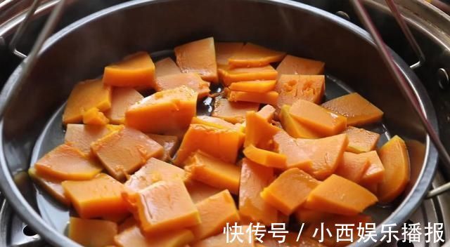 南瓜|南瓜不做南瓜饼，教你1个新做法，不放一滴油，出锅全家抢着吃