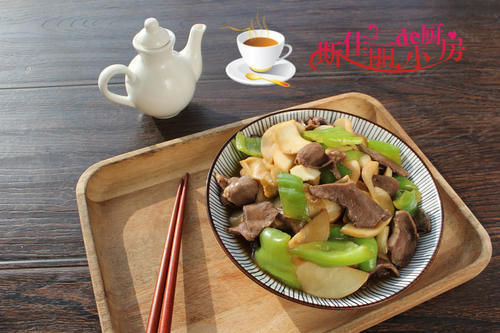 武汉70后老两口午餐走红朋友圈，网友：吃饱吃好不浪费拒绝精致穷