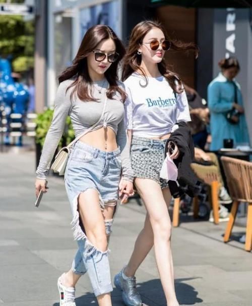 帅气|街拍小姐姐戴着酷酷的太阳镜,牛仔裤充满着潇洒帅气的活力