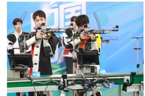 王一博|王一博體驗氣步槍，出彩表現獲眾人贊，運動小達人名不虛傳