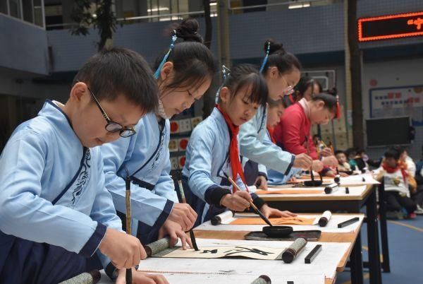  冬雪|穿汉服写二十四节气，武汉小学生墨香中期待今年第一场冬雪