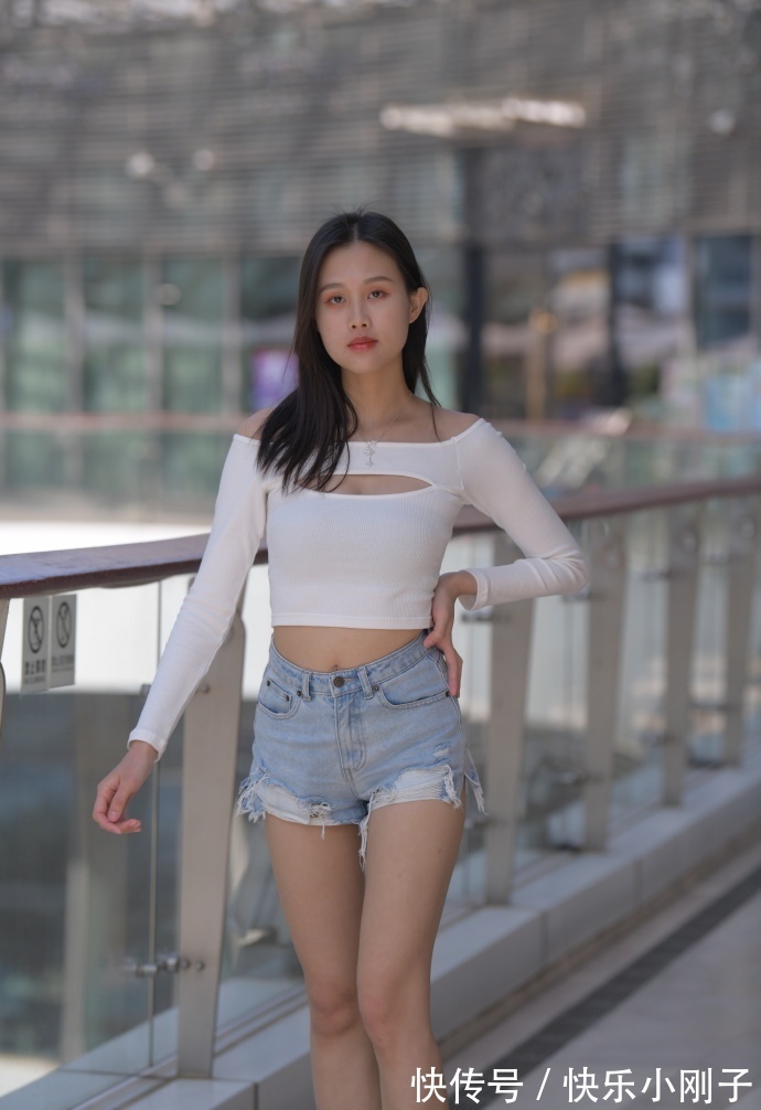 好身材 巧妙展现好身材,初秋显瘦牛仔短裤,让造型清新美丽