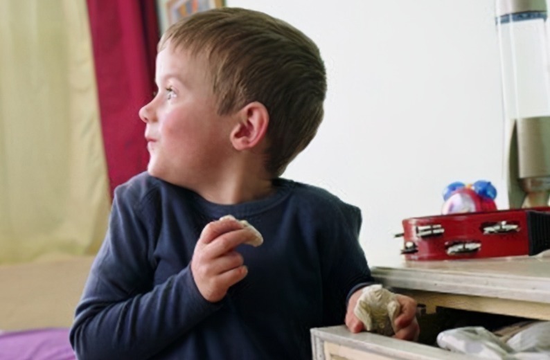 父母|儿子偷偷翻钱包,该怎么处理?这位母亲的做法让你看懂真正的教育