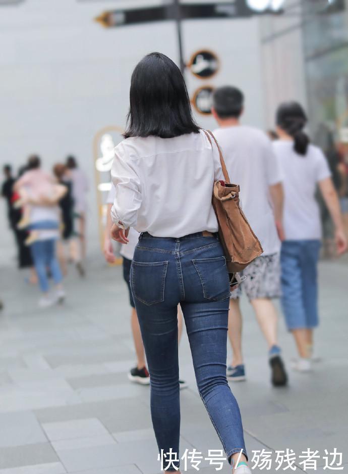 白色衬衣是最简单、最时髦的穿搭单品,干净、简洁